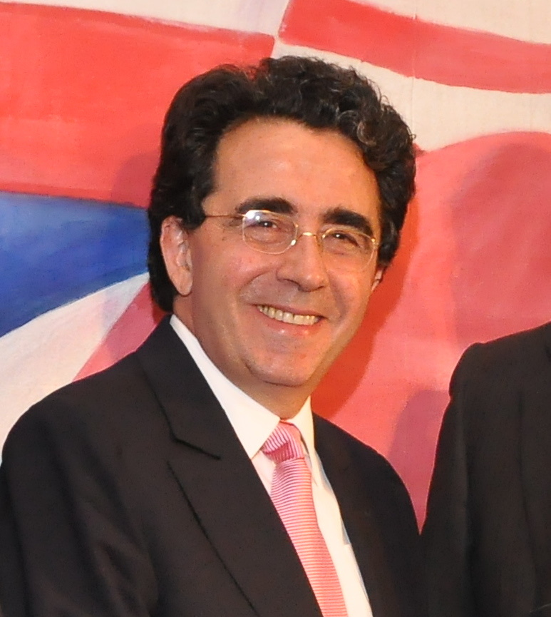 Santiago Calatrava in 2010, in a dark suit, speaking at a Wilson Center event.
