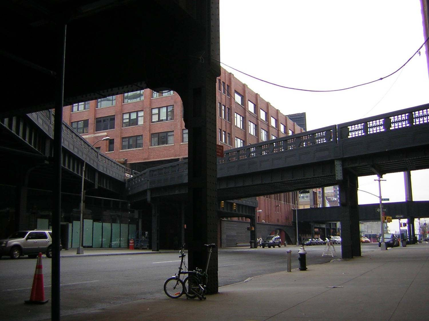 The High Line’s steel structure crossing above Tenth Avenue on a cloudy winter day in 2008, before the park opened, with the spur running toward the former Nabisco complex.