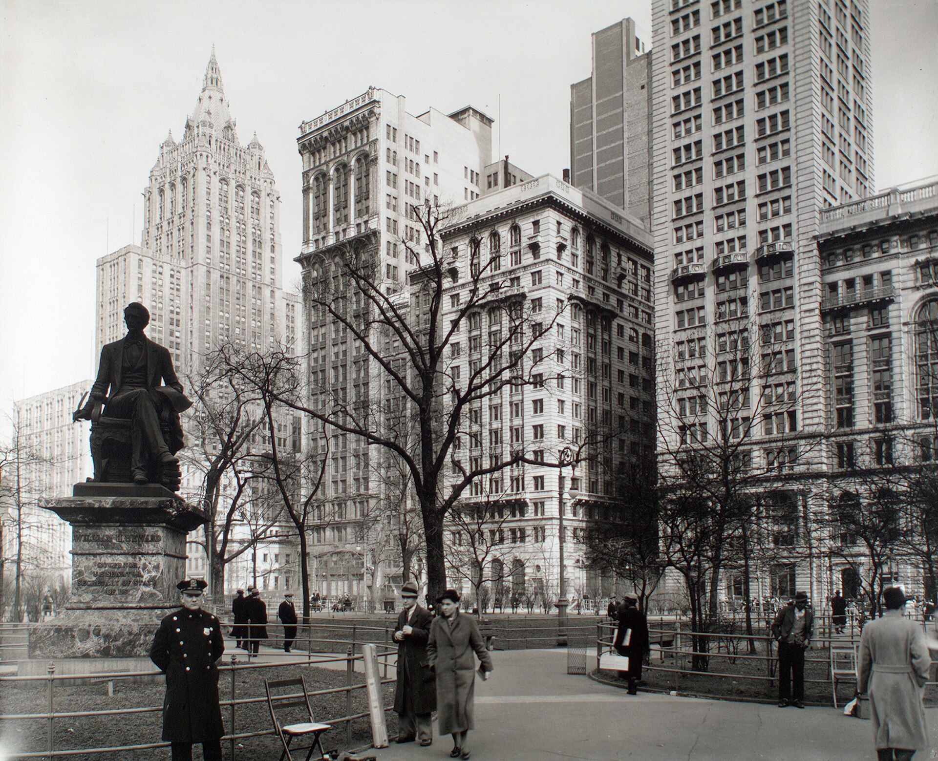 Madison Square at East 23rd Street, looking northeast to the Metropolitan Life tower (Berenice Abbott, 1936)