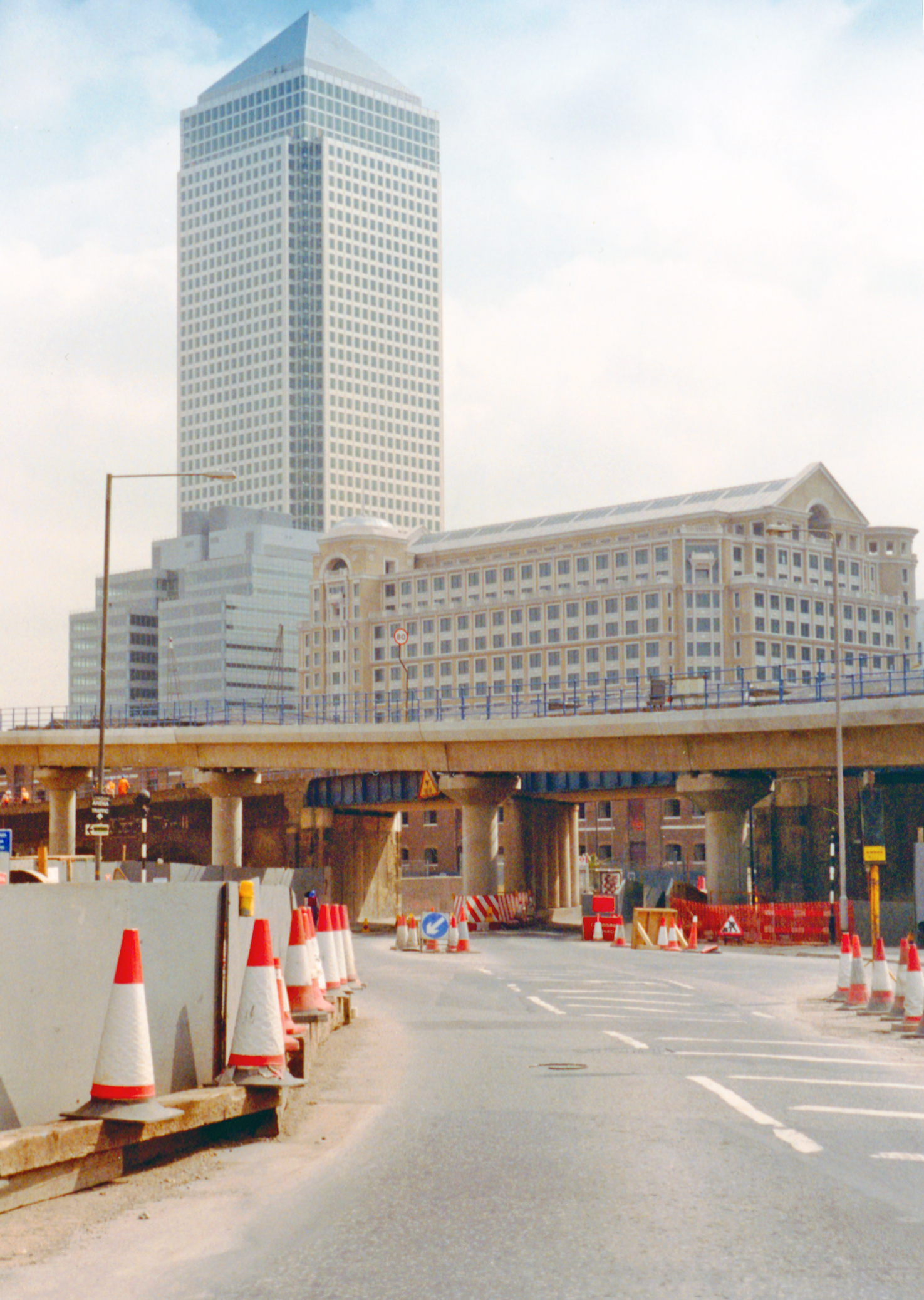 One Canada Square newly finished, 1991